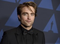 Potret Pemeran Batman Robert Pattinson yang Positif Corona