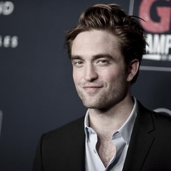 Robert Pattinson Bakal Bintangi Film dari Sutradara Parasite