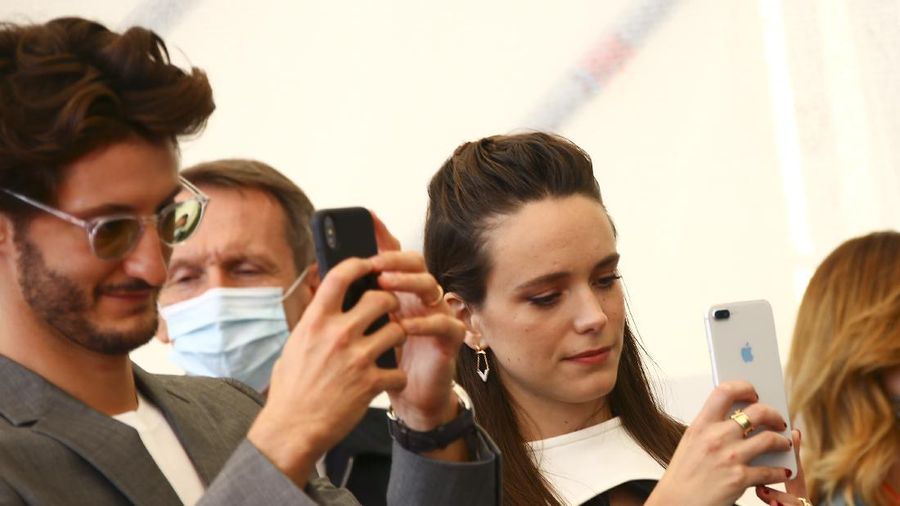 From right, actors Luigi Lo Cascio, Linda Caridi and Laura Morante with director Daniele Luchetti and actor Adriano Giannini pose during the photo call for the movie Lacci opening the 77th edition of the Venice Film Festival at the Venice Lido, Italy, Tuesday, Sept. 2, 2020. The Venice Film Festival will go from Sept. 2 through Sept. 12. Italy was among the countries hardest hit by the coronavirus pandemic, and the festival will serve as a celebration of its re-opening and a sign that the film world, largely on pause since March, is coming back as well. (AP Photo/Domenico Stinellis)