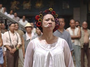 Sinopsis Film Kung Fu Hustle, Geng Kapak Merah vs Pendekar Rahasia