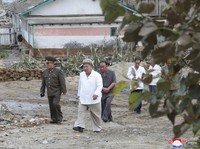 Kim Jong Un Muncul Usai Topan Mengamuk