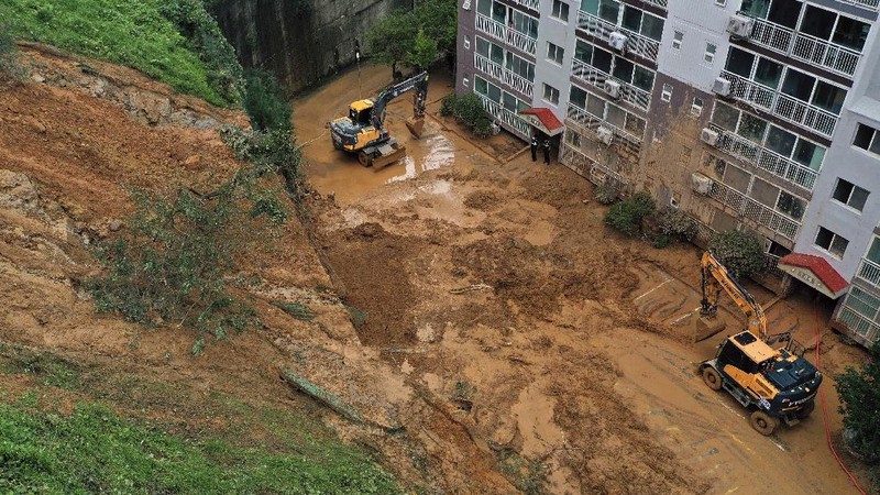 A coastal road is damaged by waves caused by Typhoon Haishen in Ulsan, South Korea, Monday, Sept. 7, 2020. A powerful typhoon damaged buildings, flooded roads and knocked out power to thousands of homes in South Korea on Monday after battering islands in southern Japan and injuring dozens of people. (Kim Yong-tai/Yonhap via AP)
