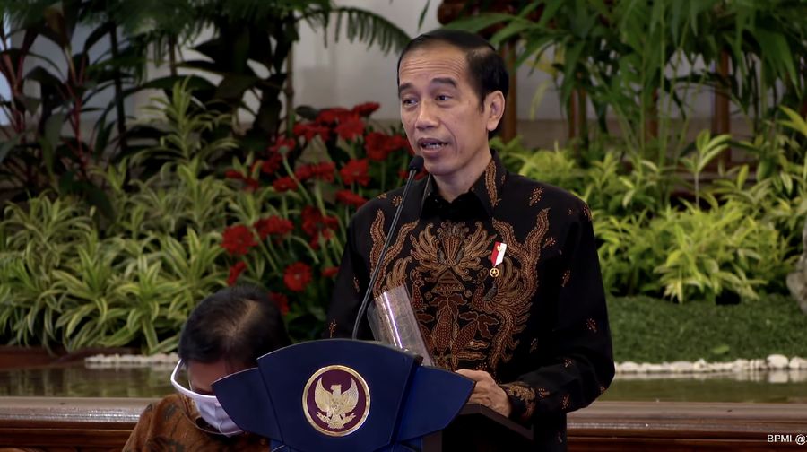 Presiden Joko Widodo saat Sambutan Sidang Kabinet Paripurna untuk Penanganan Kesehatan dan Pemulihan Ekonomi Tahun 2021 (Tangkapan Layar Youtube Sekretariat Presiden)
