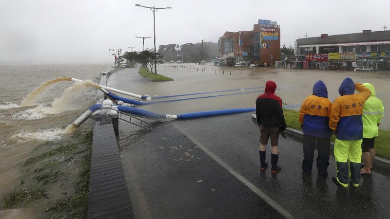 A coastal road is damaged by waves caused by Typhoon Haishen in Ulsan, South Korea, Monday, Sept. 7, 2020. A powerful typhoon damaged buildings, flooded roads and knocked out power to thousands of homes in South Korea on Monday after battering islands in southern Japan and injuring dozens of people. (Kim Yong-tai/Yonhap via AP)