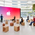 Apple Bagi-bagi iPhone ke Hacker, Ada Tujuannya?