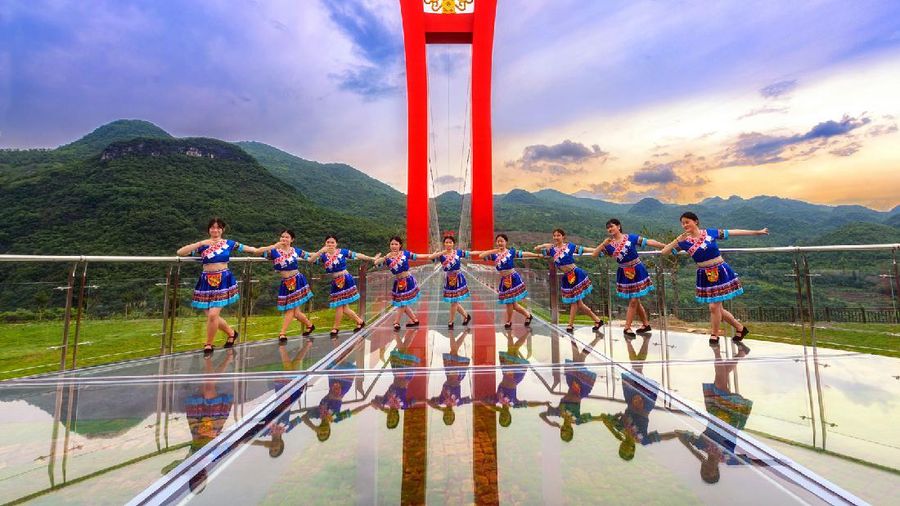 Jembatan Kaca Terpanjang di China (Foto: Lianzhou Qingtian Tourism Development Co., Ltd.)