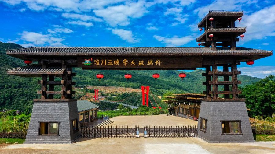 Jembatan Kaca Terpanjang di China (Foto: Lianzhou Qingtian Tourism Development Co., Ltd.)
