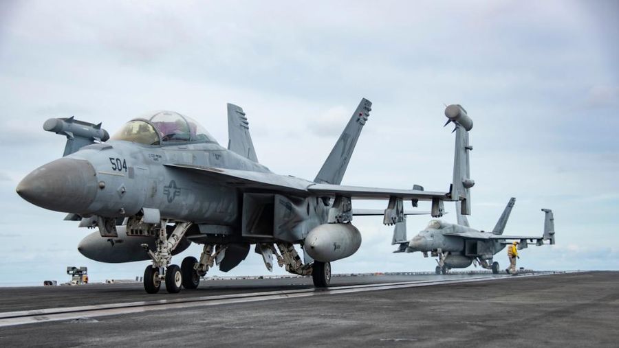 Kapal Induk USS Ronald Reagan di Laut Filipina (Tangkapan Layar Twitter @USNavy)