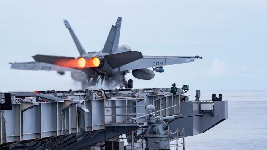 Kapal Induk USS Ronald Reagan di Laut Filipina (Tangkapan Layar Twitter @USNavy)