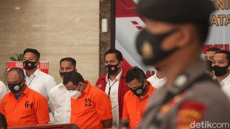 Tim Bareskrim Polri mengungkap kasus penipuan oleh sindikat kejahatan internasional terkait pembelian ventilator dan monitor COVID-19. (detik.com/Rifkianto Nugroho)