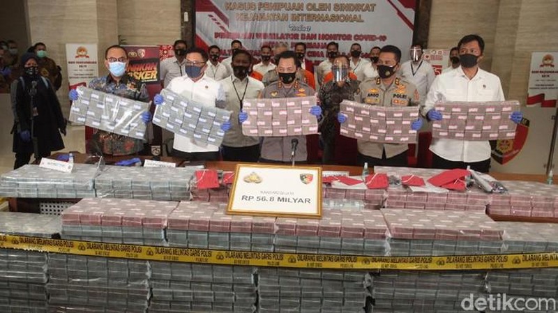 Tim Bareskrim Polri mengungkap kasus penipuan oleh sindikat kejahatan internasional terkait pembelian ventilator dan monitor COVID-19. (detik.com/Rifkianto Nugroho)