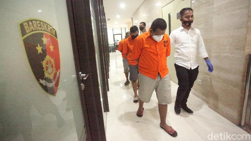 Tim Bareskrim Polri mengungkap kasus penipuan oleh sindikat kejahatan internasional terkait pembelian ventilator dan monitor COVID-19. (detik.com/Rifkianto Nugroho)