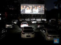 Begini Nih, Sensasi Nonton Bioskop 'Drive In' dari Mobil