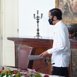 Peringatan Keras Jokowi: Menteri Jangan Jalan Sendiri!