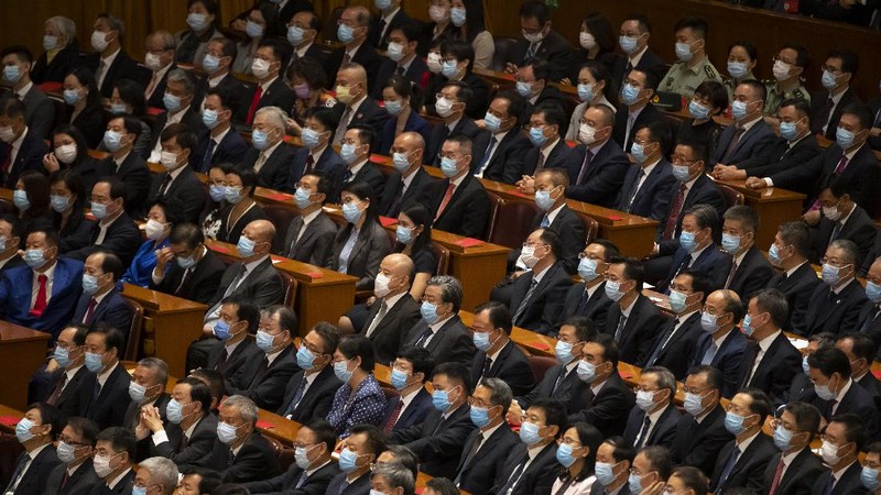 Attendees wearing face masks arrive for an event to honor some of those involved in China's fight against COVID-19 at the Great Hall of the People in Beijing, Tuesday, Sept. 8, 2020. Chinese leader Xi Jinping is praising China's role in battling the global coronavirus pandemic and expressing support for the U.N.'s World Health Organization, in a repudiation of U.S. criticism and a bid to rally domestic support for Communist Party leadership. (AP Photo/Mark Schiefelbein)