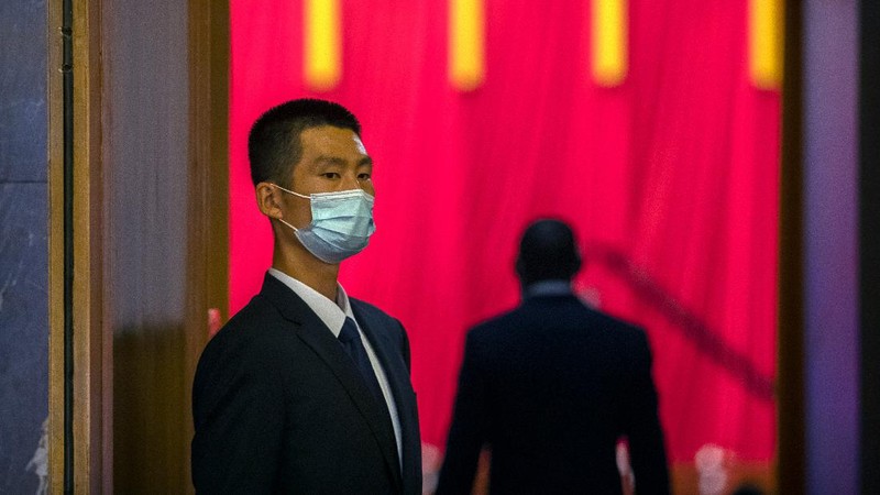 Attendees wearing face masks arrive for an event to honor some of those involved in China's fight against COVID-19 at the Great Hall of the People in Beijing, Tuesday, Sept. 8, 2020. Chinese leader Xi Jinping is praising China's role in battling the global coronavirus pandemic and expressing support for the U.N.'s World Health Organization, in a repudiation of U.S. criticism and a bid to rally domestic support for Communist Party leadership. (AP Photo/Mark Schiefelbein)