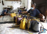 Pandemi Covid-19 Memaksa Pengrajin ini 'Jualan' via Online