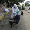 Tak Cuma di RI, Harga Tes Swab di Negara Lain juga Selangit!