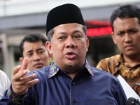 Fahri: Terpaksa di Sistem Demokrasi, Perizinannya Banyak!