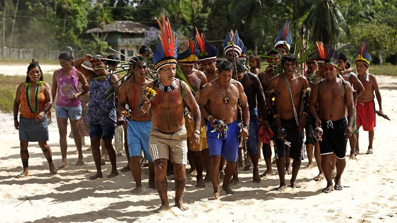 Suku asli Brasil mengadakan festival rayakan keberhasilan mengadang infeksi Covid-19 pada warga. AP/Eraldo Peres