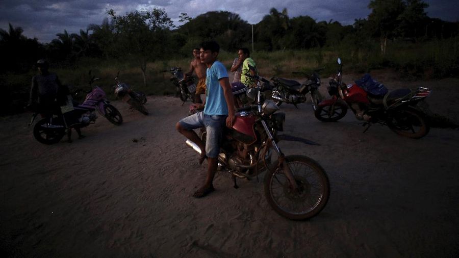 Suku asli Brasil mengadakan festival rayakan keberhasilan mengadang infeksi Covid-19 pada warga. AP/Eraldo Peres