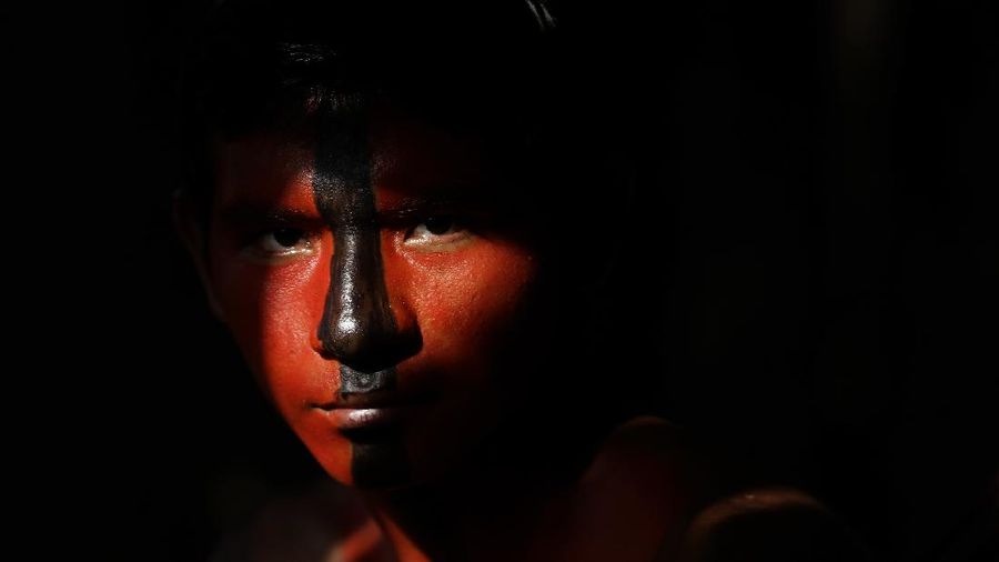 Suku asli Brasil mengadakan festival rayakan keberhasilan mengadang infeksi Covid-19 pada warga. AP/Eraldo Peres