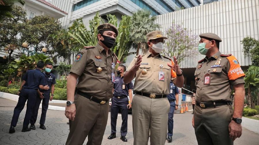 Anies Baswedan, pimpin apel untuk penanganan Covid-19. Ist