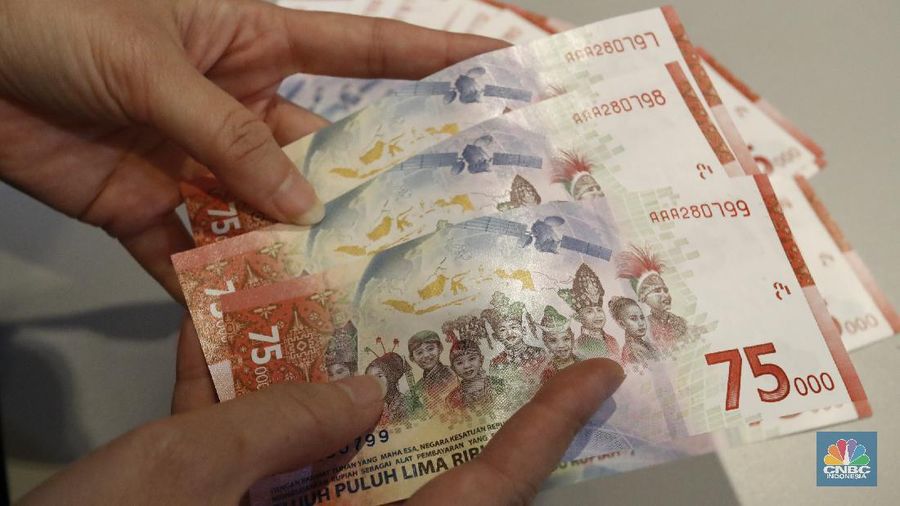 Ilustrasi pecahan uang 75.000. (վ/Tri Susilo)