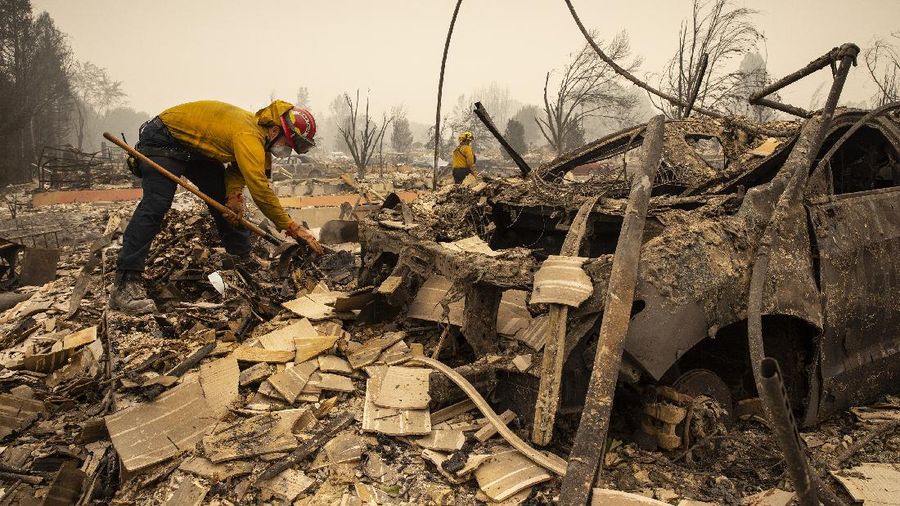 Pencarian korban kebakaran hutan di Oregon, Amerika Serikat. AP/John Locher