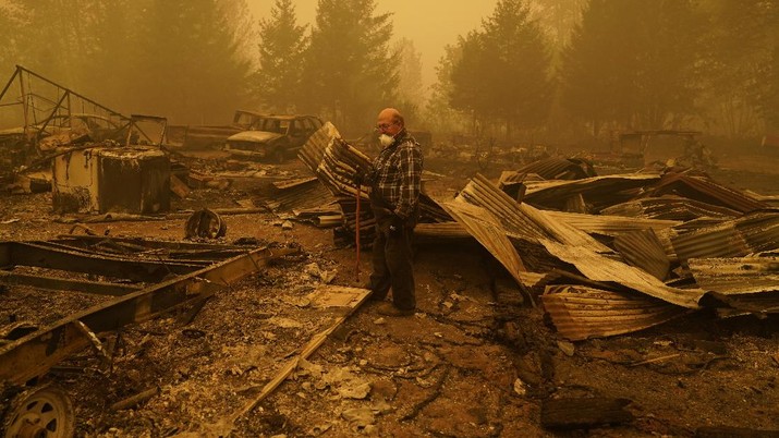 Pencarian korban kebakaran hutan di Oregon, Amerika Serikat. AP/John Locher Pencarian korban kebakaran hutan di Oregon, Amerika Serikat. AP/John Locher