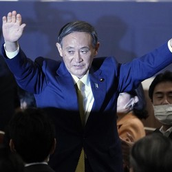 Mengenal Yoshihide Suga, Anak Petani yang Jadi PM Baru Jepang