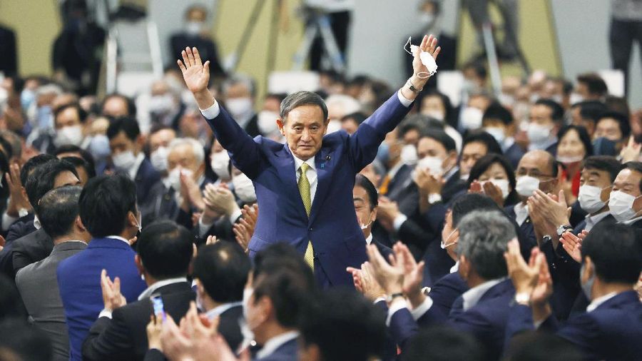 Yoshihide Suga resmi jadi PM baru Jepang. AP/Eugene Hoshiko
