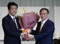 Tugas Berat Mr. Suga, PM Baru Jepang Saat Ekonomi Sekarat