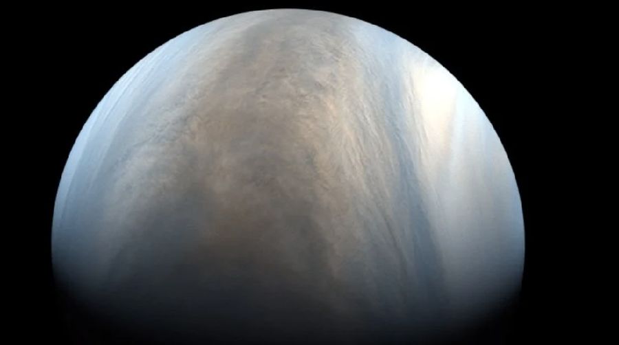 Citra Venus dengan warna semu dalam sinar ultraviolet, dicitrakan oleh Atatsuki. (Tim Proyek PLANET-C)