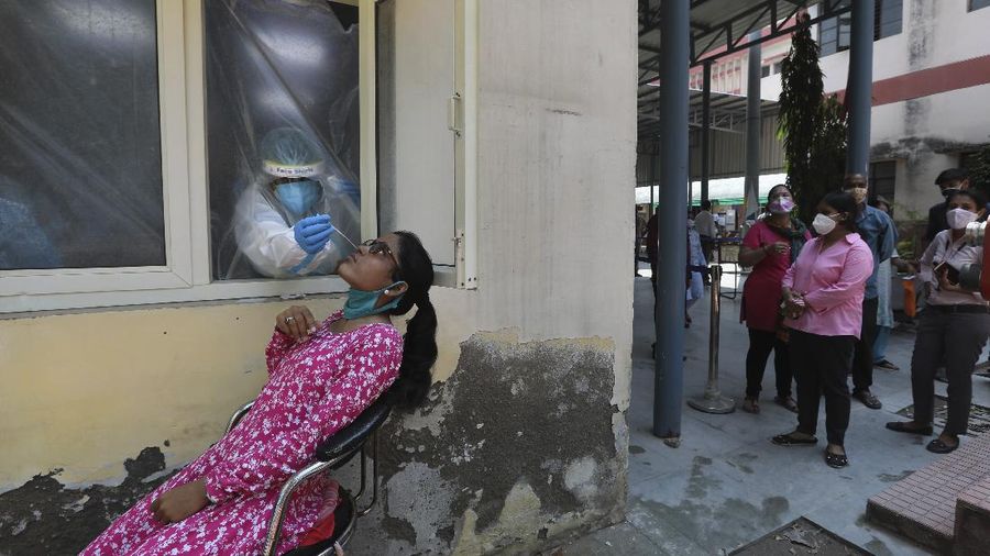 Kasus Covid-19 di India. AP/Channi Anand