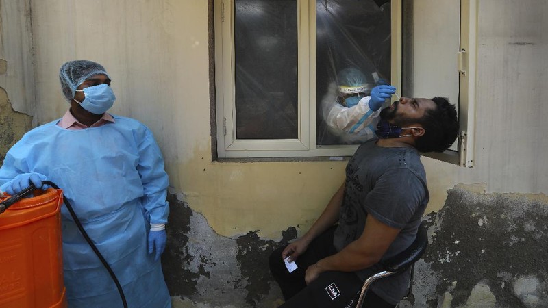 Kasus Covid-19 di India. AP/Channi Anand