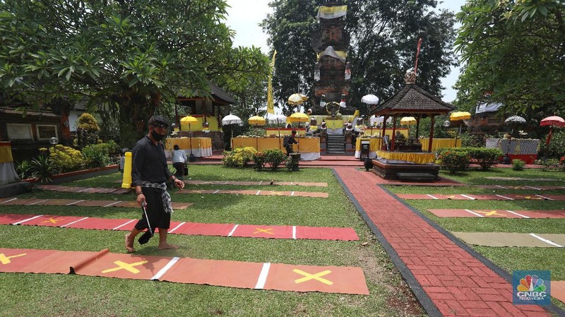 Hari Raya Galungan umat Hindu Bali. (CNBC Indonesia/Andrean Kristianto)