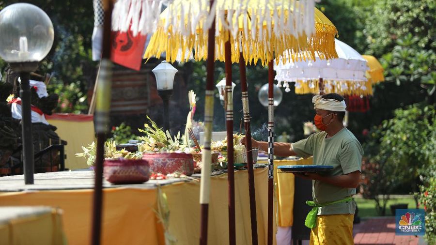 Hari Raya Galungan umat Hindu Bali. (CNBC Indonesia/Andrean Kristianto)
