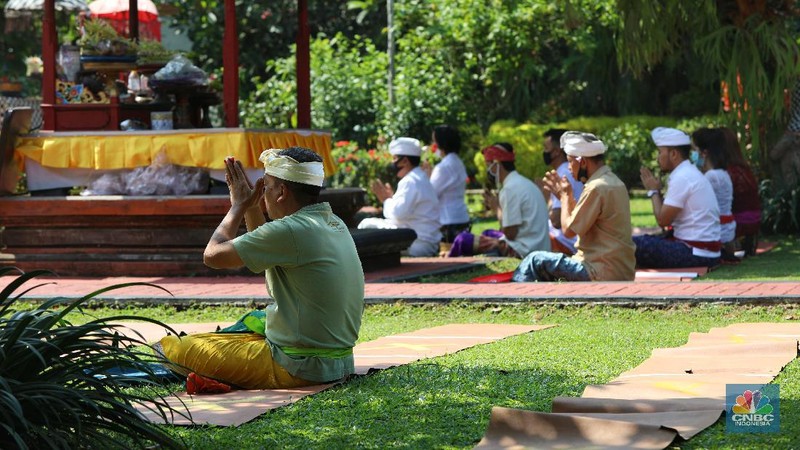 Hari Raya Galungan umat Hindu Bali. (CNBC Indonesia/Andrean Kristianto)