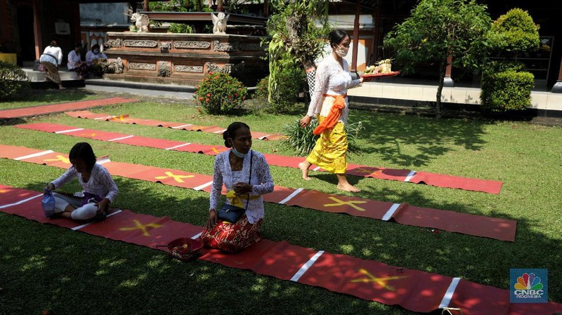 Hari Raya Galungan umat Hindu Bali. (CNBC Indonesia/Andrean Kristianto)