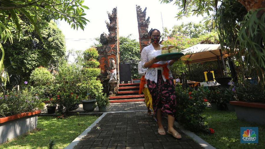 Hari Raya Galungan umat Hindu Bali. (CNBC Indonesia/Andrean Kristianto)
