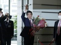 Breaking News: Eks PM Jepang Shinzo Abe Ditembak