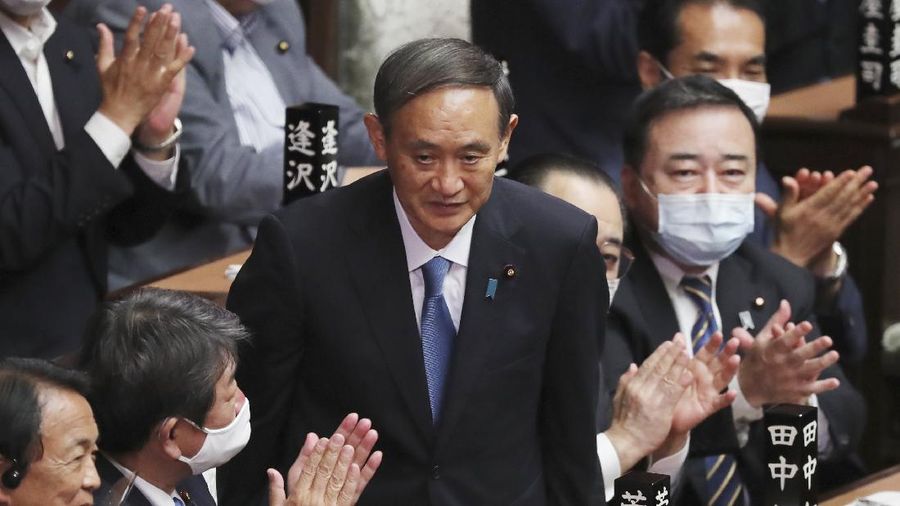 Yoshihide Suga resmi jadi PM baru Jepang. AP/Eugene Hoshiko