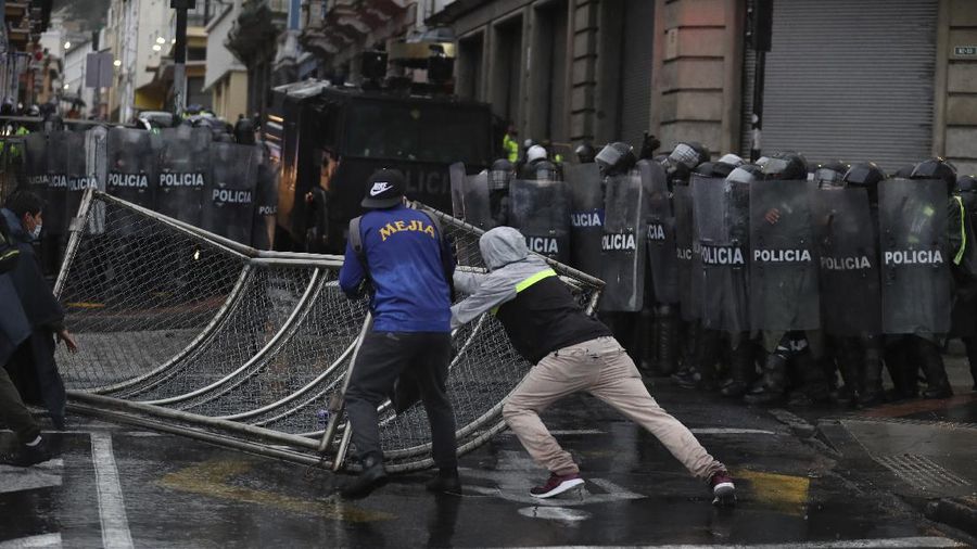 Demonstrators place barricades in the Plaza de Santo Domingo near the government palace during a protest to reject the government's economic policies, rising unemployment and the signing of an agreement with the International Monetary Fund, in Quito, Ecuador, Wednesday, Sept. 16, 2020. (AP Photo/Dolores Ochoa)