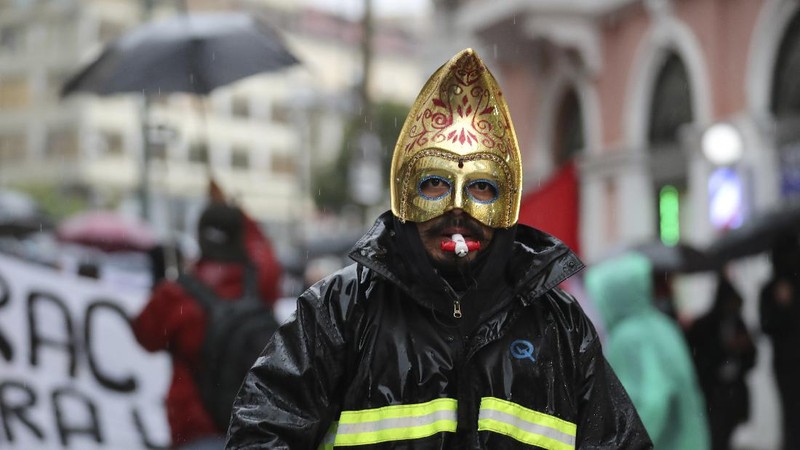 Demonstrators place barricades in the Plaza de Santo Domingo near the government palace during a protest to reject the government's economic policies, rising unemployment and the signing of an agreement with the International Monetary Fund, in Quito, Ecuador, Wednesday, Sept. 16, 2020. (AP Photo/Dolores Ochoa)