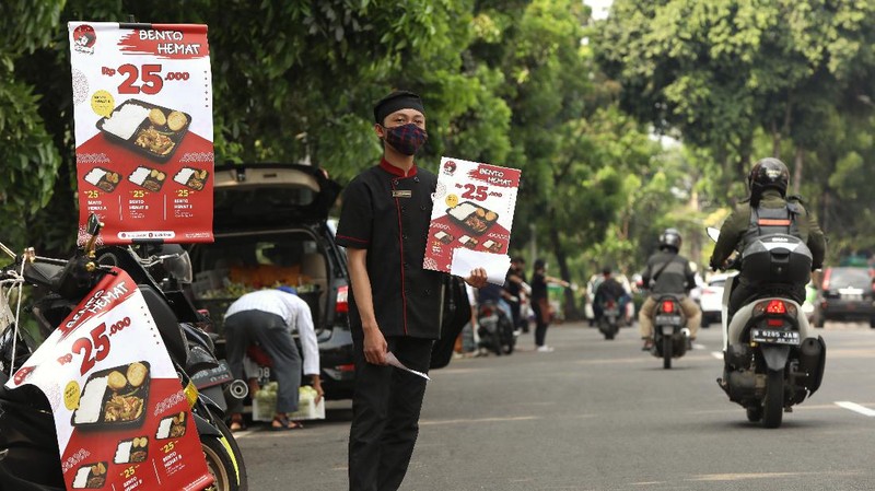 Ta Wan mulai menewarkan makanannya di Jalan kawasan Pondok Indah. (CNBC Indonesia/Andrean Kristianto)