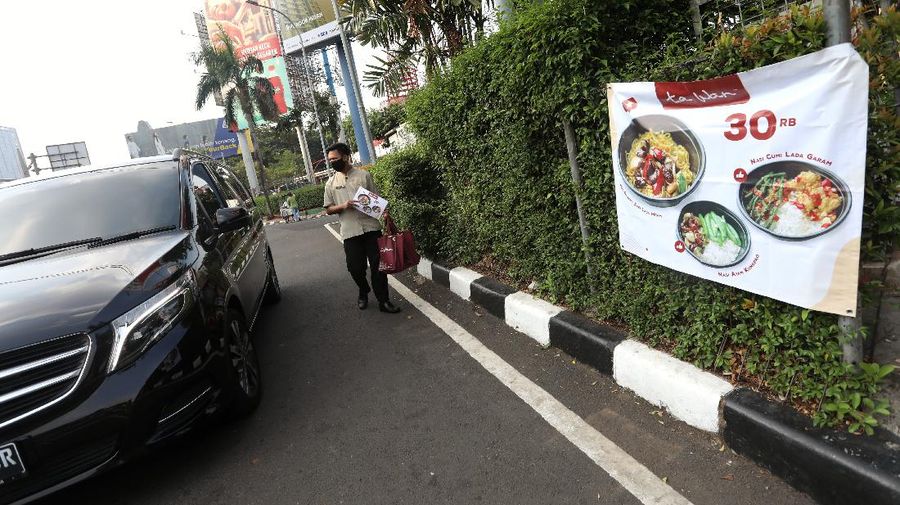 Ta Wan mulai menewarkan makanannya di Jalan kawasan Pondok Indah. (CNBC Indonesia/Andrean Kristianto)