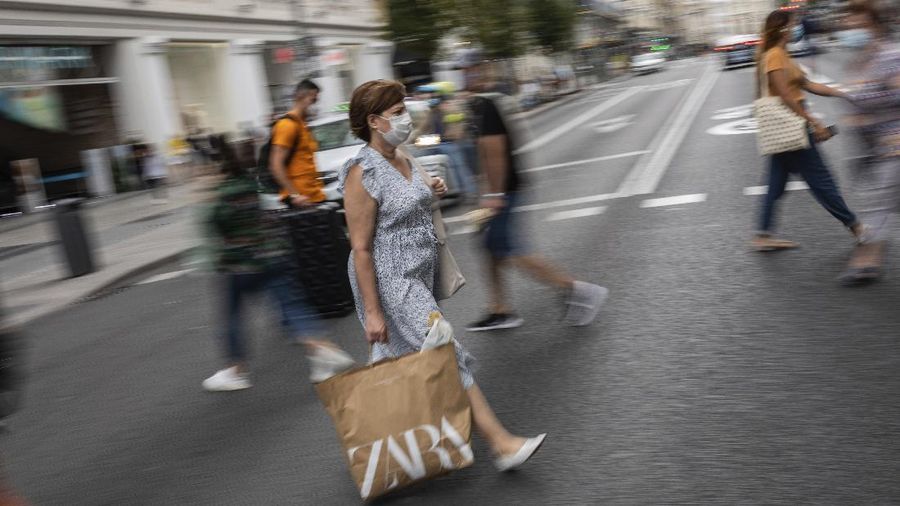 Pedestrians wearing face masks to prevent the spread of coronavirus walk in downtown Madrid, Spain, Thursday, Sept. 17, 2020. With a coronavirus caseload above 600,000 and more than 30,000 confirmed deaths, Spain has been the hardest hit European country in the second wave of the pandemic. (AP Photo/Bernat Armangue)