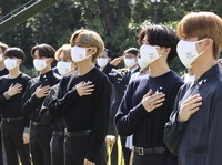 Tak Sabar Menanti Karya Ed Sheeran dalam Album Baru BTS