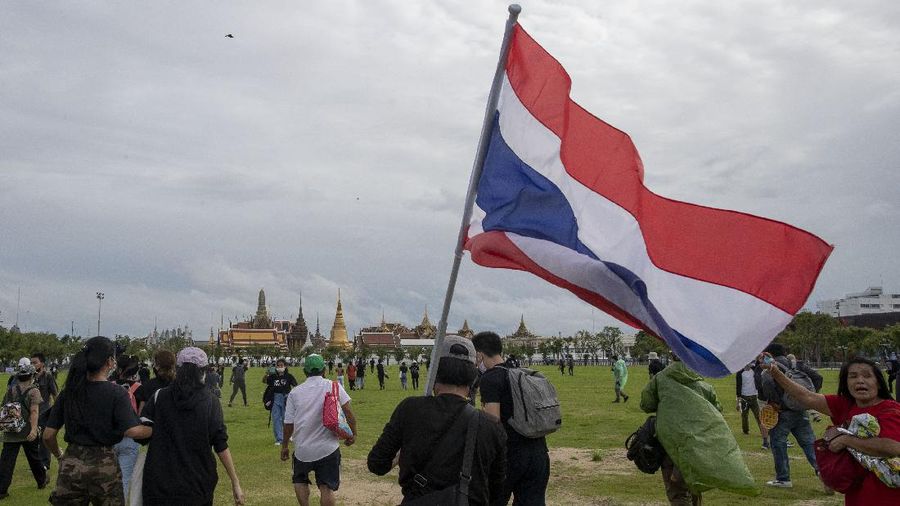 Pro-democracy demonstrators enter the Sanam Luang field, popular location for political protests, in Bangkok, Thailand, Saturday, Sept. 19, 2020. Protesters gathered Saturday in Bangkok for what was expected to be the biggest rally yet in an ongoing campaign calling for a new election and democratic reforms. (AP Photo/Gemunu Amarasinghe)